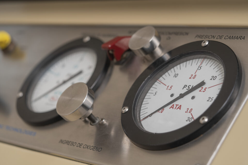 Detail of the controls of a hyperbaric machine | NewRoad